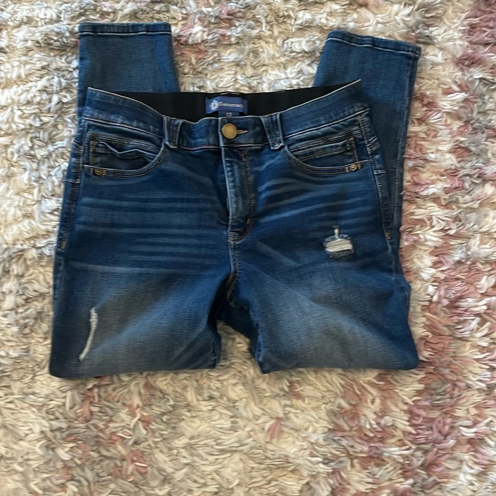 Democracy size 12 x27 skinny leg medium waist
